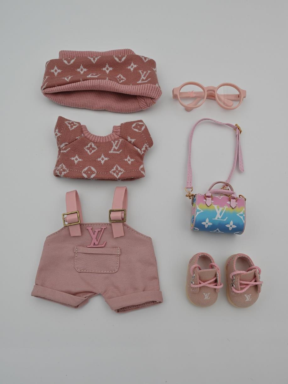 Louis Vuitton pink monogram outfit and speedy handbag