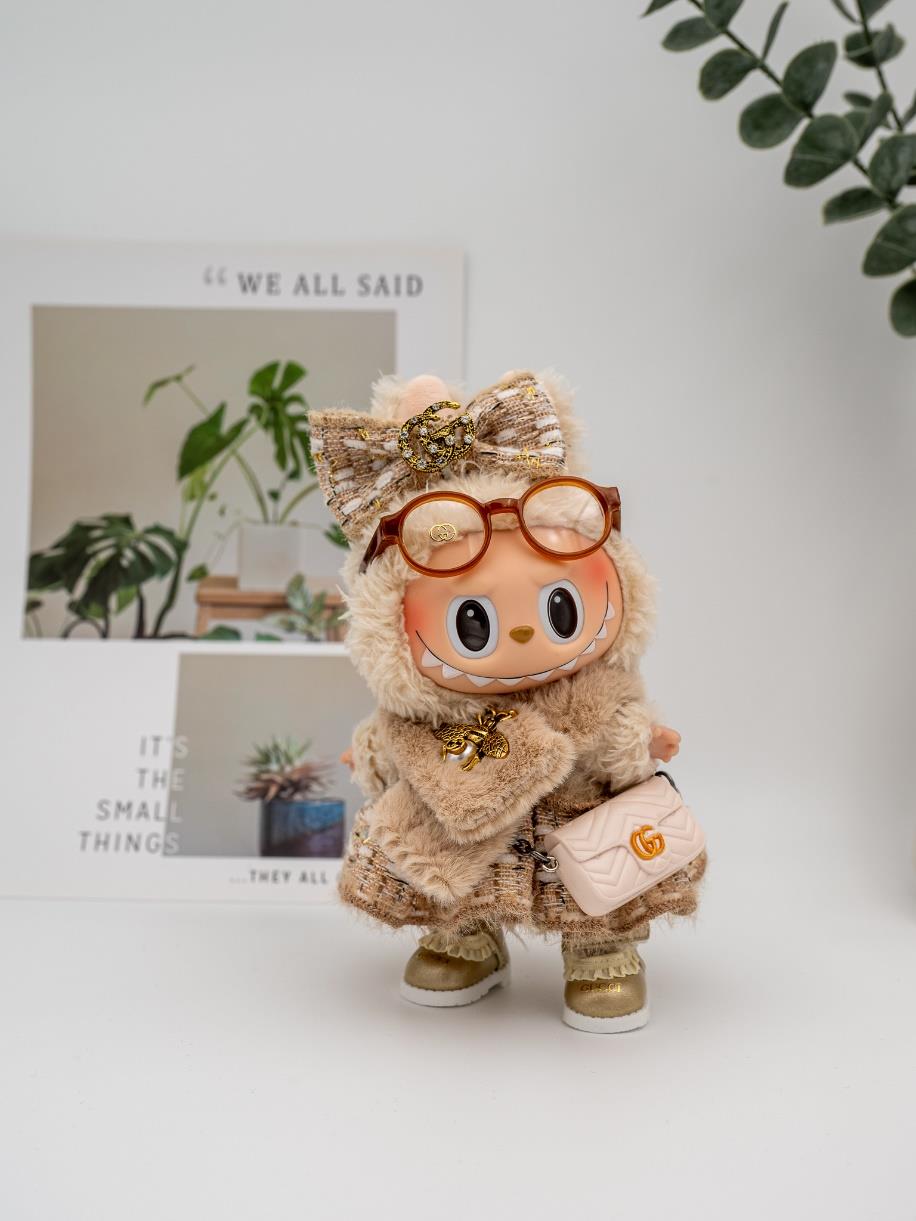 Gucci beige embroidered fur scarf outfit