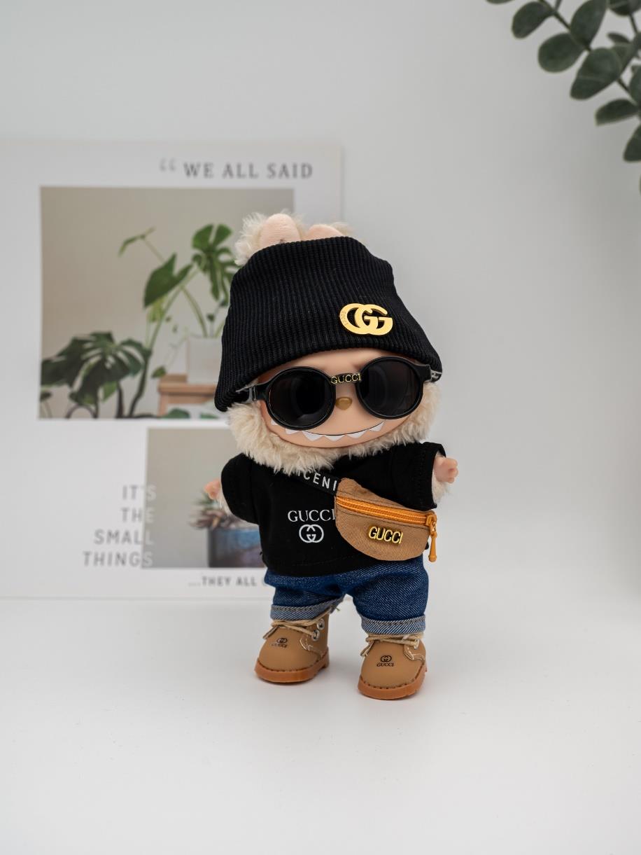 Gucci casual black tee outfit