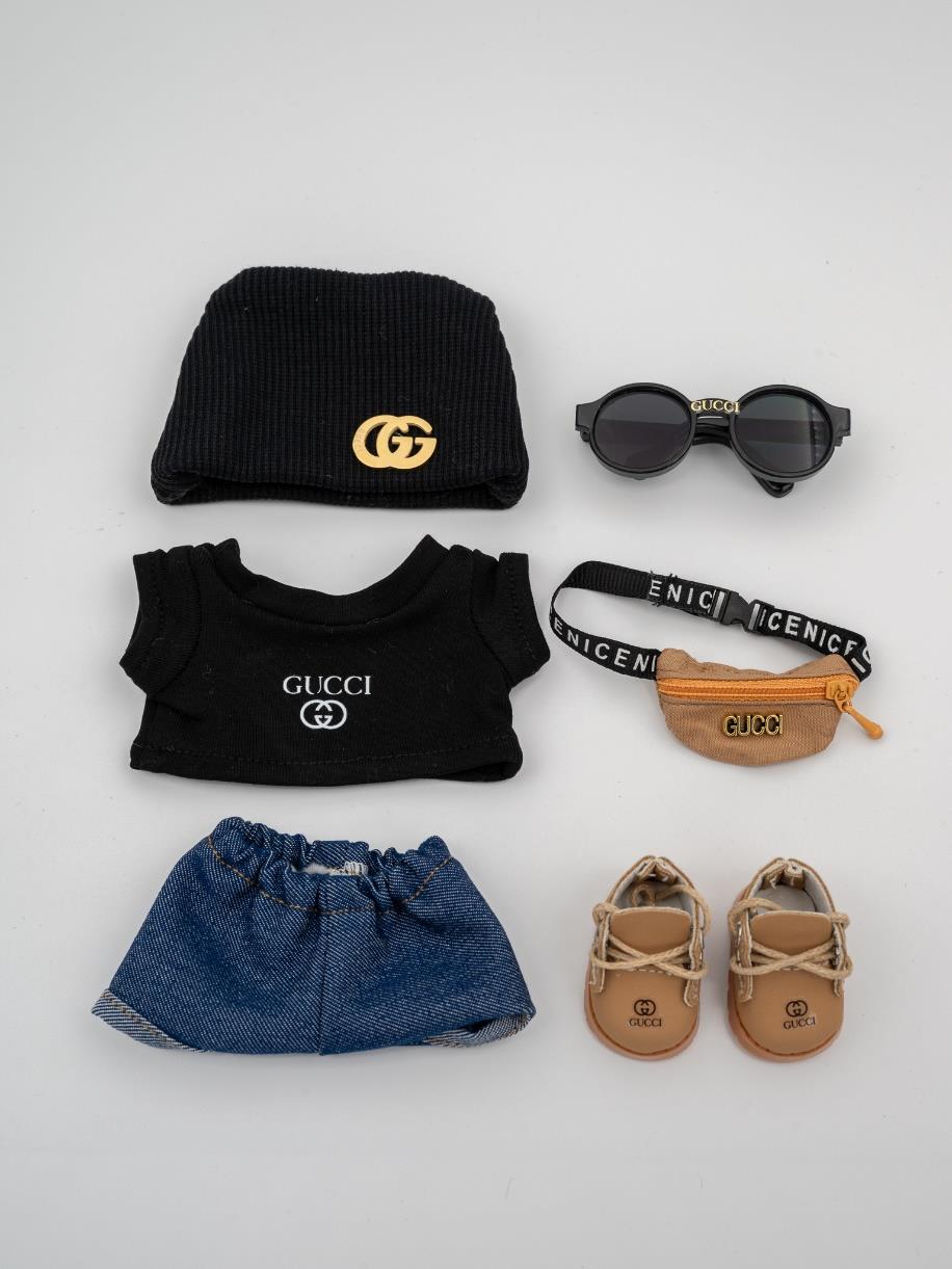 Gucci casual black tee outfit