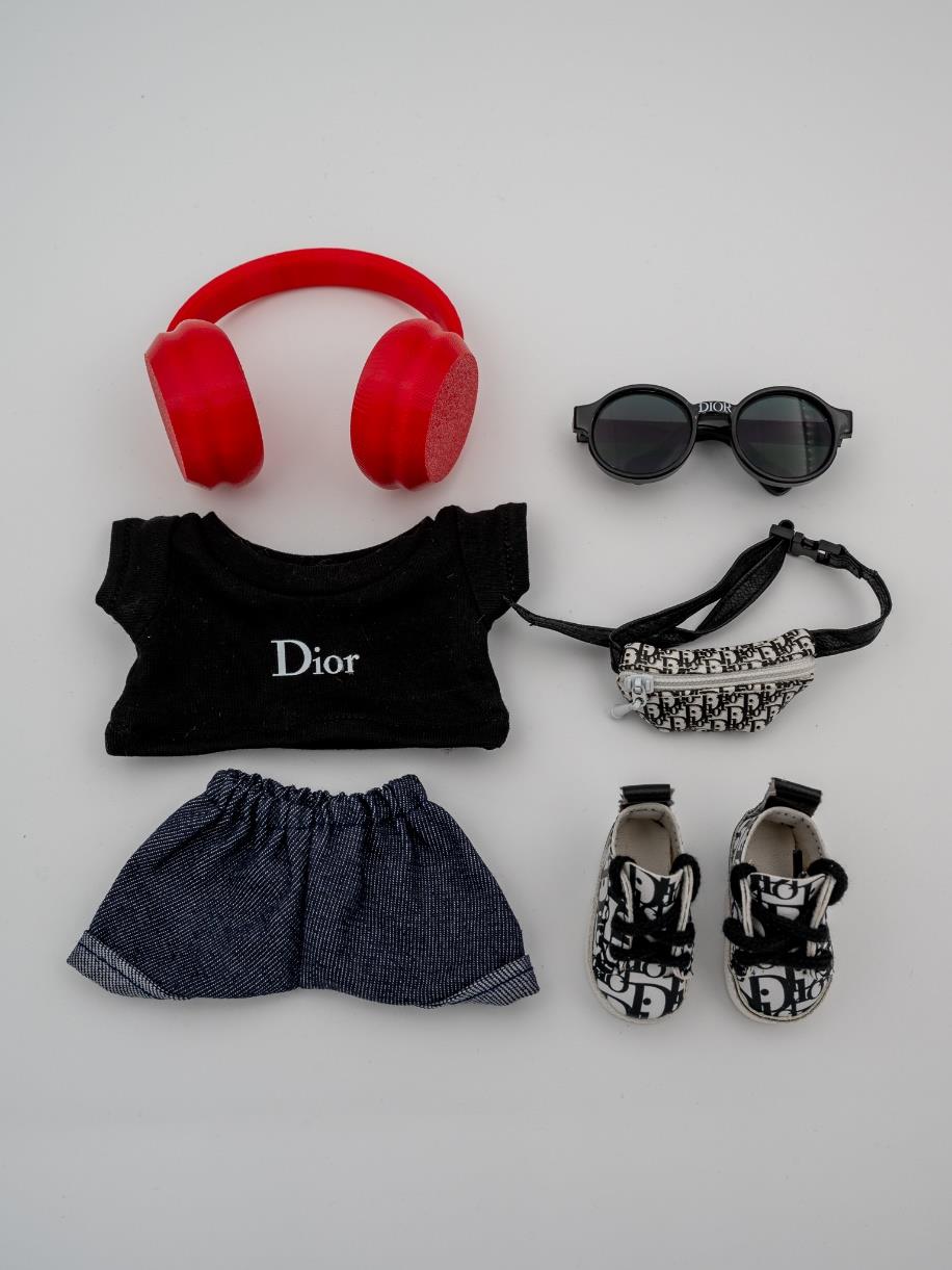 Dior red headphones outfit