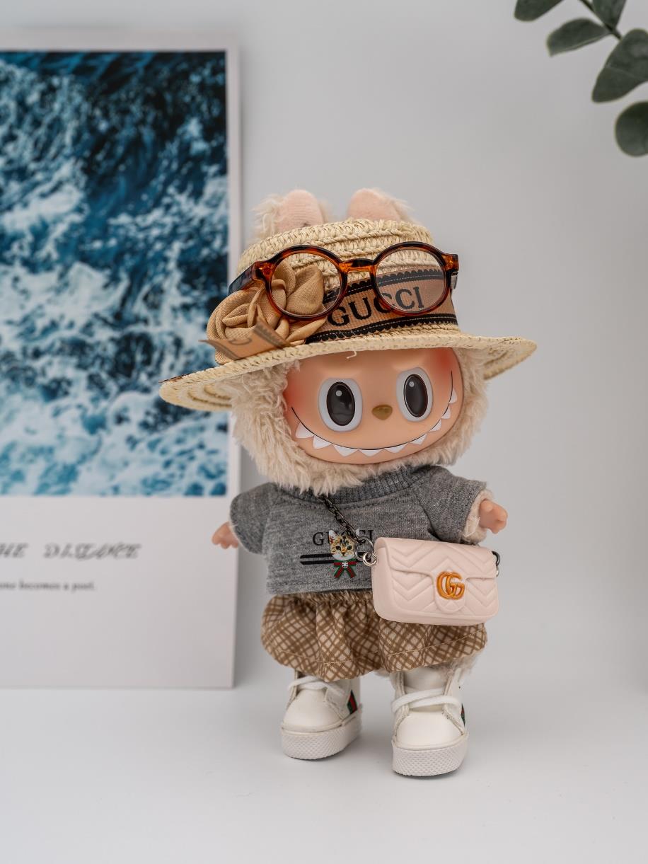 Gucci gray shirt with tiger print ensemble
