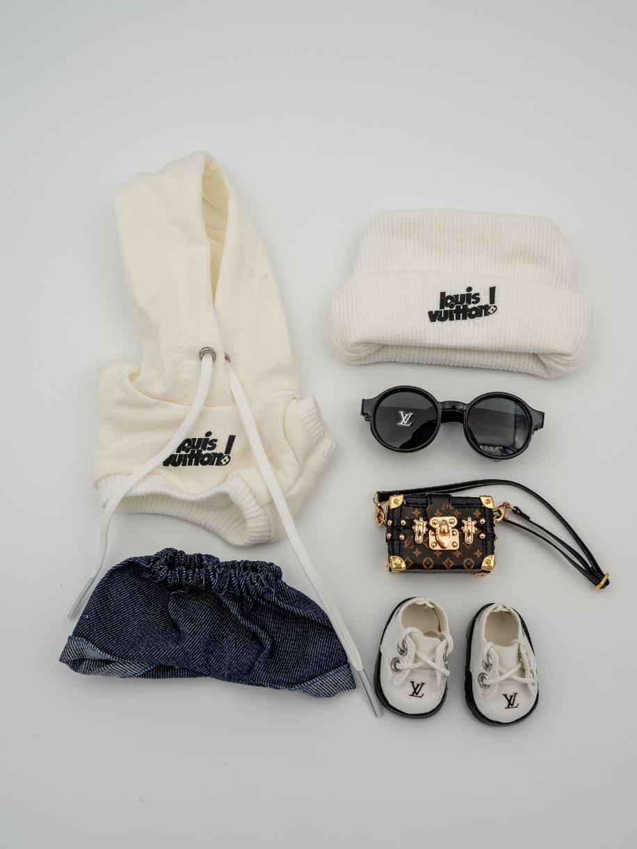 Louis Vuitton white hoodie and trunk